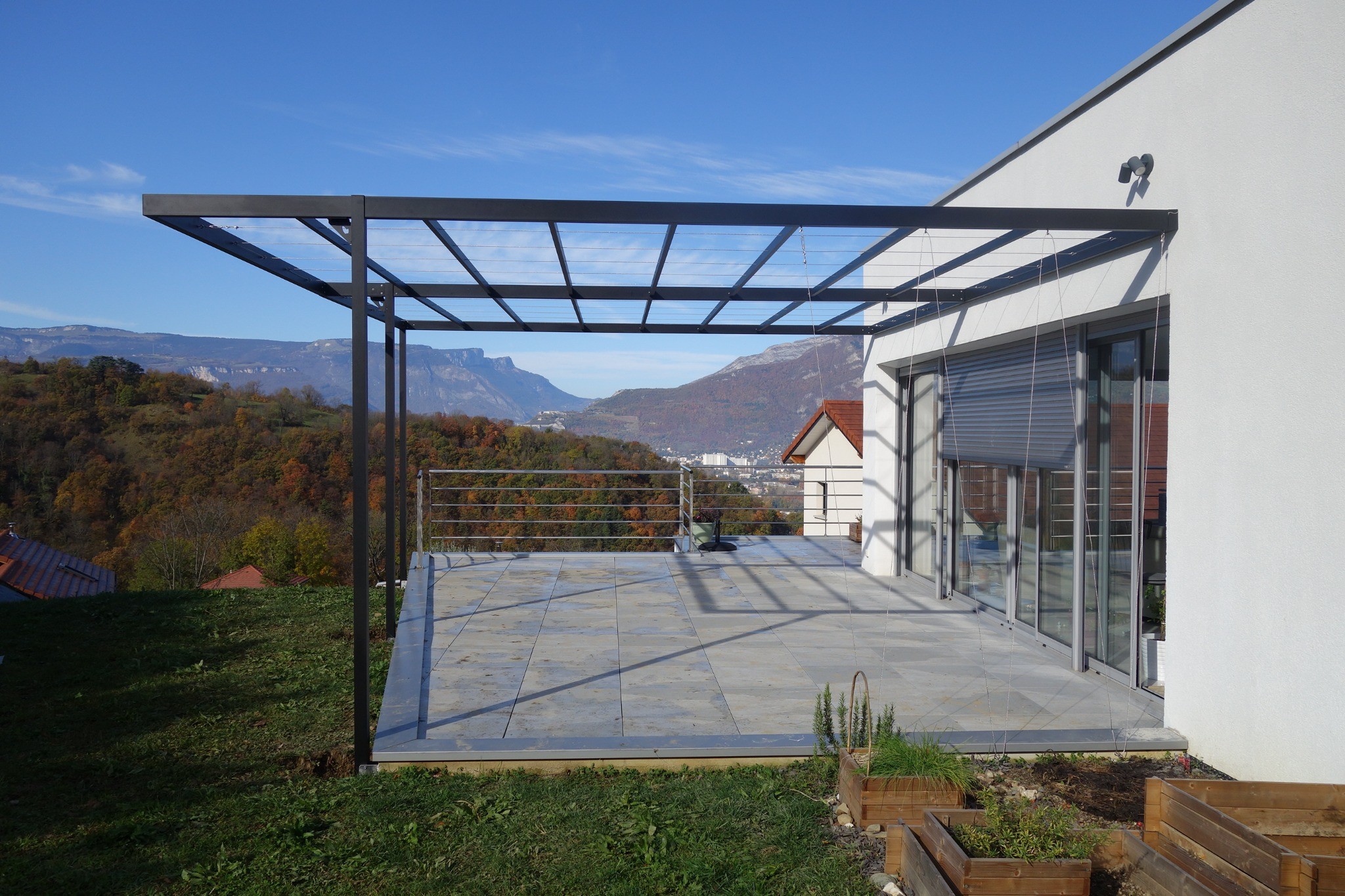 Structure sur mesure intégrée à une villa contemporaine