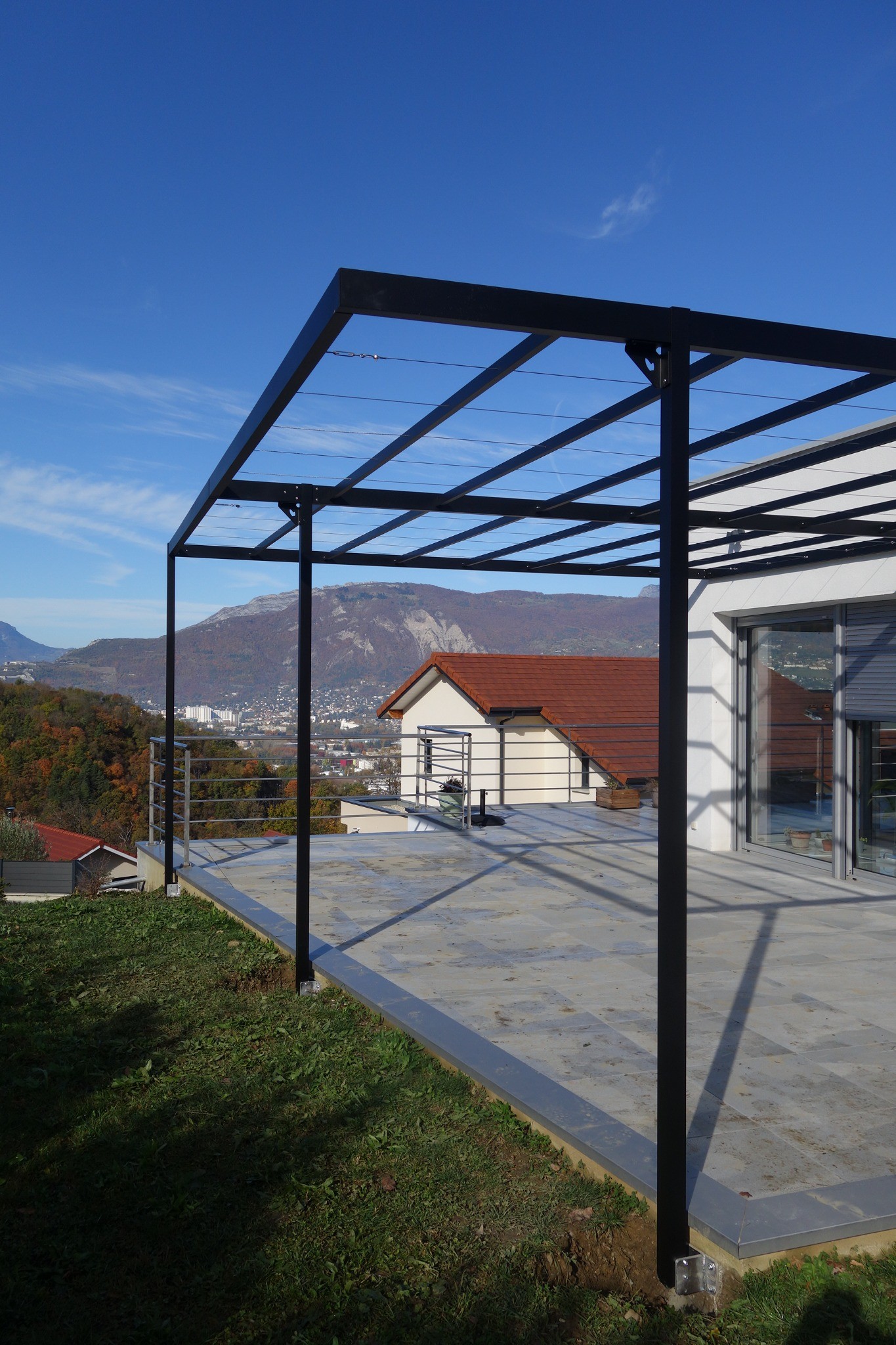 Structure sur terrasse avec vue